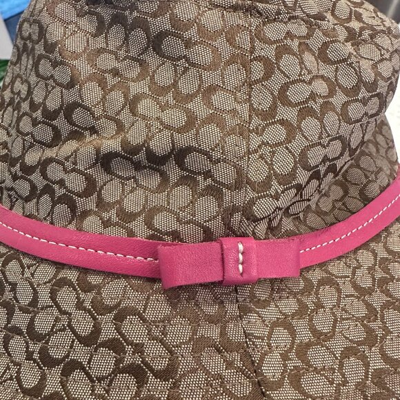 Coach Kids Girls Size Large/Extra Large Mini Signature C Bucket Hat in Khaki - Picture 2 of 5